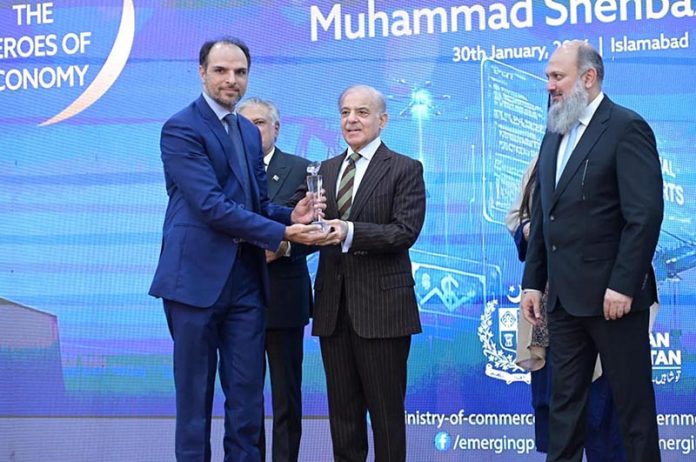 Prime Minister Muhammad Shehbaz Sharif presents awards to leading exporters of the country