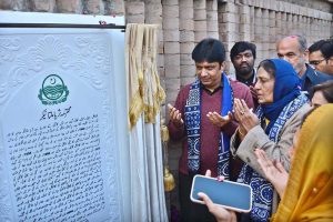 Commissioner Amir Kareem Khan praying (dua) after installs a Takhti-e-Lohe-Azaaz at the residence of legendary singer Suraiya Multanikar, honoring her lifelong contributions to music.