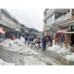 Road restoration in Galiyat continues for third consecutive day after snowfall