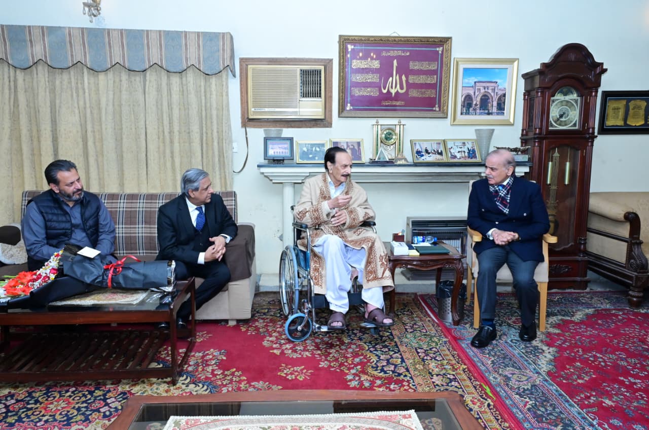 PM inquires after Raja Zafar ul Haq’s health 