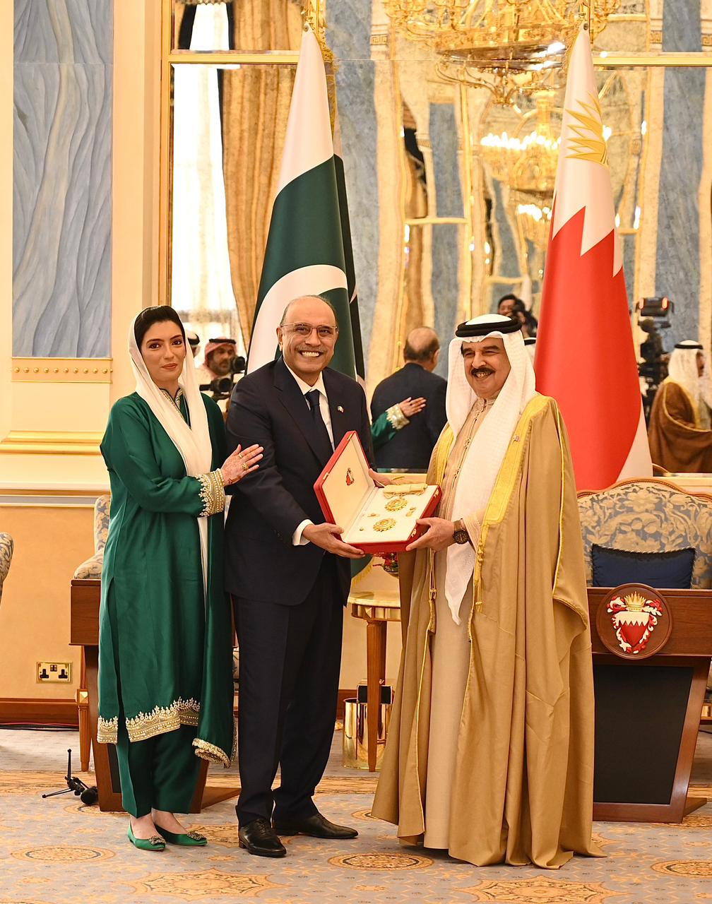 President Zardari receives Sheikh Isa Award, discusses expanding economic cooperation with King Hamad