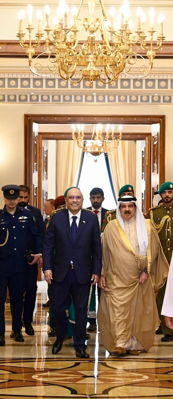 President Zardari receives Sheikh Isa Award, discusses expanding economic cooperation with King Hamad