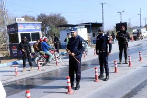 Surprise visit: IGP Rizvi reviews security at G-14 checkpoint