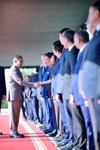 Prime Minister Muhammad Shehbaz Sharif and President of Kazakhstan Kassym-Jomart Tokayev introducing their respective delegations at the official arrival ceremony held at the Prime Minister's House.