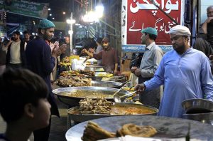 Street chefs expertly prepare tempting traditional Sehri dishes for customers during the holy month of Ramazan at Kartarpura Street in the twin cities.