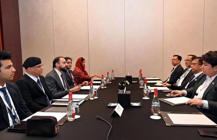 H.E. Chaudhay Salik Hussain Federal Minister for Overseas Pakistanis and Human Recourse Development meets H.E. Atty Hans leo J, Cacdac, Secretary Department of Migrant workers of the Philippines, on the Sideline of the Abu Dhabi Dialogue 2026, to discuss cooperation on Migrant workers social security skill Development and reintegration mechanism