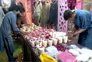 Street chefs expertly prepare tempting traditional Sehri dishes for customers during the holy month of Ramazan at Kartarpura Street in the twin cities.