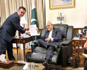 Ambassador of Uzbekistan to Pakistan, Alisher Tukhtaev, presents a letter from President Shavkat Mirziyoyev to President Asif Ali Zardari during a meeting at Aiwan-e-Sadr.