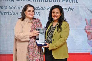 Chairperson BISP, Senator Rubina Khalid giving away shield to the participant during the SOPRAN “Learning Dissemination Event”: Leveraging Pakistan's Social Protection Programs for Adolescent Girls’ Nutrition.