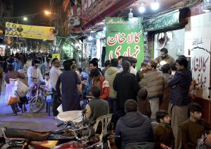 Street chefs expertly prepare tempting traditional Sehri dishes for customers during the holy month of Ramazan at Kartarpura Street in the twin cities.