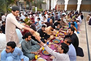A large number of people wait for ‘maghrib azaan’ to break their fast during the Holy Fasting Month of Ramazan at Muhammadi Masjid near Sheikh Zayed Chowk.