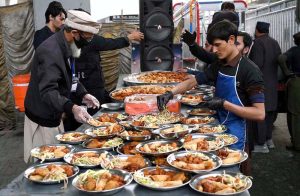 Volunteers of Fixit Foundation prepare free iftar meals for the fasting individuals and underprivileged during the holy month of Ramazan at Studium Chowk.