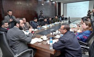 ISLAMABAD: February 02 – Federal Minister for Information and Broadcasting Attaullah Tarar being briefed by Managing Director Associated Press of Pakistan (APP) Muhammad Asim Khichi during his visit to APP Headquarters.