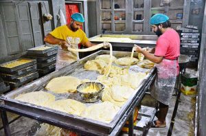 – Workers prepare Pheni, the traditional fried vermicelli sweet, as demand surges for sehri items ahead of the holy month of Ramazan.