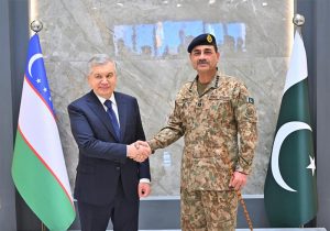 Field Marshal Syed Asim Munir, NI (M), HJ, COAS & CDF warmly receives the President of the Republic of Uzbekistan, Shavkat Mirziyoyev and the delegation along with senior ministers paid an official visit to Global Industrial & Defence Solutions (GIDS) as part of his visit to Pakistan.