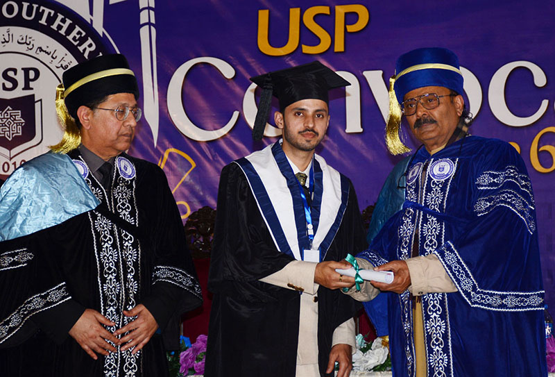 Federal Minister and Chairman of the Special Parliamentary Committee on Kashmir, Rana Muhammad Qasim Noon, distributing degrees among students during the convocation at the University of South Punjab