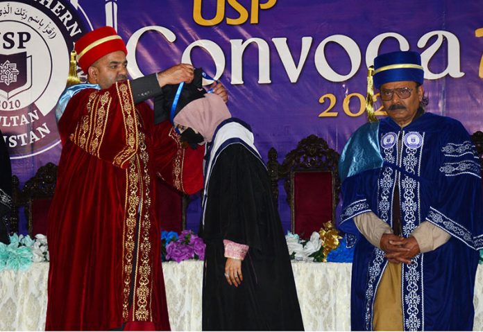 Provincial minister for education Punjab Rana Sikandar Hayat distributing medals among students during the convocation at the University of South Punjab