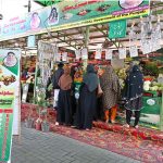 Women buy fresh vegetables and fruits at subsidized rates from the women’s counter set up by the Punjab government at Sahulat Bazaar during the holy month of Ramazan.