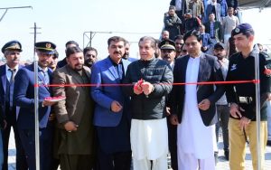 Federal Minister for Railways, Muhammad Hanif Abbasi cuts the ribbon to inaugurate Railway Platform No. 4/5 at Rawalpindi Railway Station