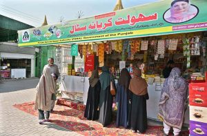 Women buy fresh vegetables and fruits at subsidized rates from the women’s counter set up by the Punjab government at Sahulat Bazaar during the holy month of Ramazan.