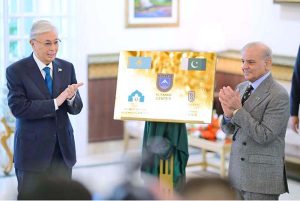 Prime Minister Muhammad Shehbaz Sharif and President of Kazakhstan Kassym-Jomart Tokayev unveiling the plaques of Mutual Sports and Education Centers during the official ceremony held at the Prime Minister's House.