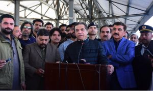 Federal Minister for Railways, Muhammad Hanif Abbasi cuts the ribbon to inaugurate Railway Platform No. 4/5 at Rawalpindi Railway Station