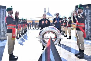 Prime Minister of Pakistan Muhammad Shehbaz Sharif and Prime Minister of Azad Jammu and Kashmir Raja Faisal Mumtaz Rathore laying floral wreath at Azad Jammu and Kashmir Yadgar-e-Shuhada on the occasion of Kashmir Solidarity Day.