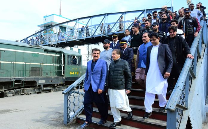 Federal Minister for Railways, Muhammad Hanif Abbasi visiting Railway Platform No. 4/5 after inauguration at Rawalpindi Railway Station
