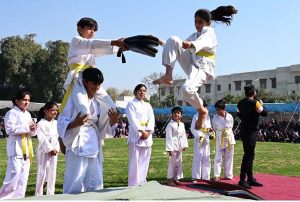 Players participating in tug of war competition during Girls Sports Gala and Cultural Festival at University of Sargodha. APP/HSD/MAF/ABB/FHA