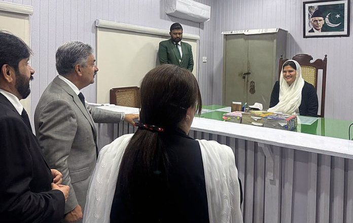 The Hon'ble Chief Justice of Pakistan, along with Chief Justice Lahore High Court witnessing the Court proceeding in the court of Civil judge of at Fort Abbas