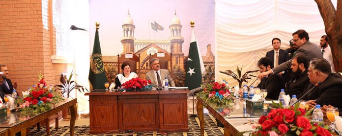 The Hon'ble Chief Justice of Pakistan, along with the Hon'ble Chief Justice of the Lahore High Court, in a meeting with judicial officers and legal fraternity of Bahawalnagar District at Fort Abbas