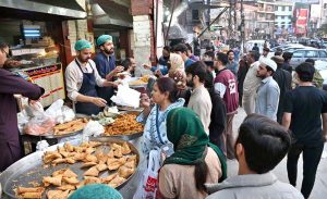 A large number of people break their fast distribute by volunteers at Commercial Market during holy month of Ramazan ul Mubarak