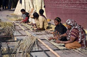 Workers preparing traditional curtain (chick) at radio Pakistan road