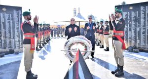 Prime Minister of Pakistan Muhammad Shehbaz Sharif and Prime Minister of Azad Jammu and Kashmir Raja Faisal Mumtaz Rathore laying floral wreath at Azad Jammu and Kashmir Yadgar-e-Shuhada on the occasion of Kashmir Solidarity Day.