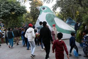 Families enjoy their holiday at the zoo in the Provincial Capital