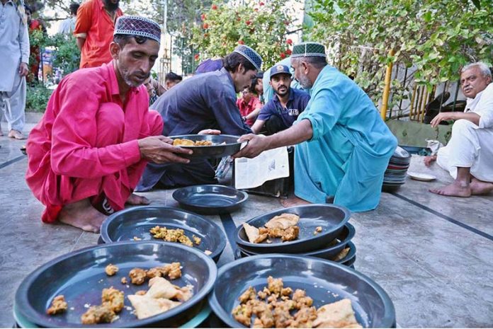Volunteers arranging food for iftrari for deserving people at Cantt Station