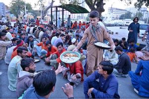 Volunteers arranging food for iftrari for deserving people at Cantt Station