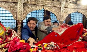 Sindh Minister for Okaf, Syed Riaz Hussain Shirazi laying Chadar on the grave of Hazrat Lal Shahbaz Qalandar on the occasion of 774th Urs celebration.