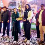 Senior Provincial Minister Maryam Aurangzeb presents a trophy to the winning driver of the women’s category during the TDCP 21st International Cholistan Desert Rally 2026 at Dilwash Stadium.