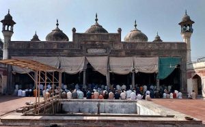 A large number of faithful offering first Jumma-tul-Mubarak prayer at Badshahi Masjid during the Holy fasting month of Ramazan ul Mubarak.