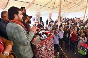 Sindh Minister for local government Syed Nasir Hussain Shah addressing during Ceremony to distribute ownership certificates among slum dwellers at SRTC ground.