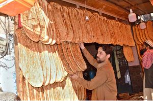 A roti maker displays ‘Afghani Naan’ to attract the customers at his tandoor ahead of Iftar during holy month of Ramazan.