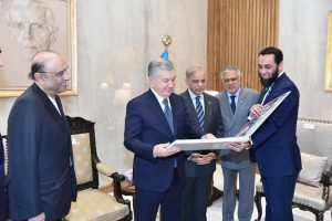 Federal Minister for Information and Broadcasting Attaullah Tarar presents a photo album to the President of the Republic of Uzbekistan, Mirziyoyev Shavkat Miromonovich, in the presence of President Asif Ali Zardari and Prime Minister Muhammad Shehbaz Sharif at Aiwan-e-Sadr