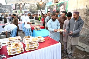 A large number of people having Iftar to break their fast at Chowk Allama Iqbal