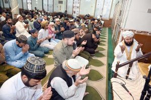 Imam delivering Khutba of the first Jumma-tul-Mubarak prayer during the Holy fasting month of Ramazan ul Mubarak at Jamia Masjid Puran Nagar.