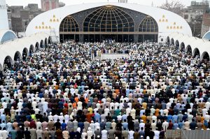 Muslim worshipers offer Friday prayers during the holy fasting month of Ramazan at Jamia Masjid Data Darbar