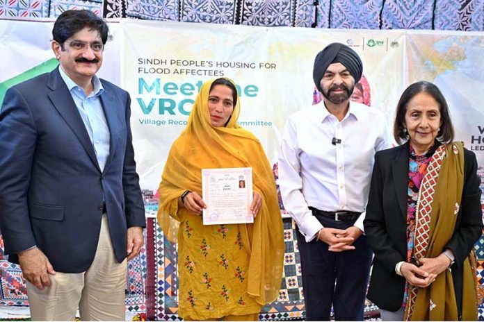 World Bank Group President Ajay Banga and Sindh Chief Minister Syed Murad Ali Shah handed over house documents to flood affectees during a visit to Bahawal Jatt village, Dokri Taluka. The homes were constructed under the Sindh People’s Housing for Flood Affectees program