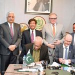 Ministry of Water Resources and IHE Delft delegation sign MoU to strengthen Pakistan-Netherlands water cooperation, witnessed by Federal Minister for Water Resources Mian Muhammad Mueen Wattoo and Ambassador H.E. Mr. Robert-Jan Siegert.