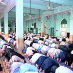 A large number of people offer Namaz-e-Jumma at Jamia Qasmia Eidgah Masjid on first Friday of the holy month of Ramazan