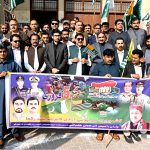 Chairman of the District Council Larkana, Aijaz Ahmed Laghari along with Deputy Commissioner Sharjeel Noor Chana and others participating in a rally on Kashmir Solidarity Day in front of Press Club.